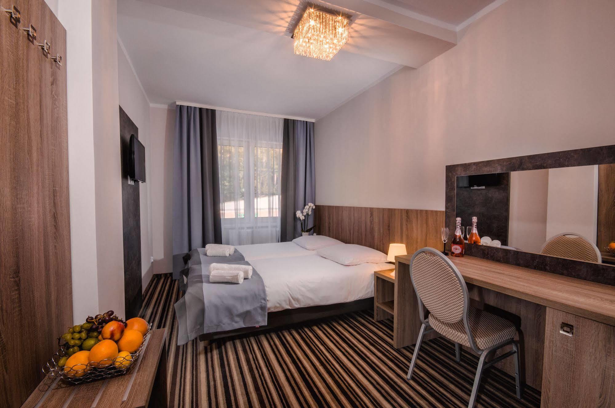 New Corner Otel Niechorze Dış mekan fotoğraf
