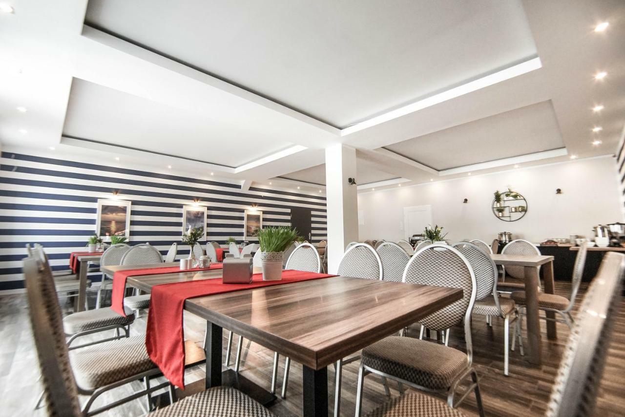 New Corner Otel Niechorze Dış mekan fotoğraf